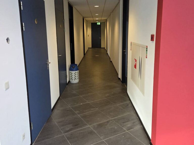 Schilderwerk kantoorpand in Bergen op Zoom door Husman Schilders